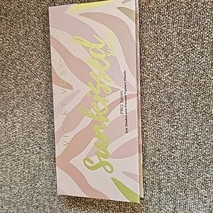 Violet Voss eyeshadow pallette